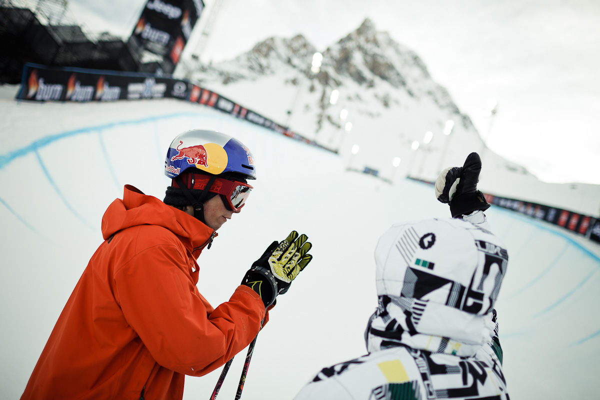 Markus prends des conseils de pipe aupr&egrave;s de Greg Guenet, le coach de Rolland et Bertoni