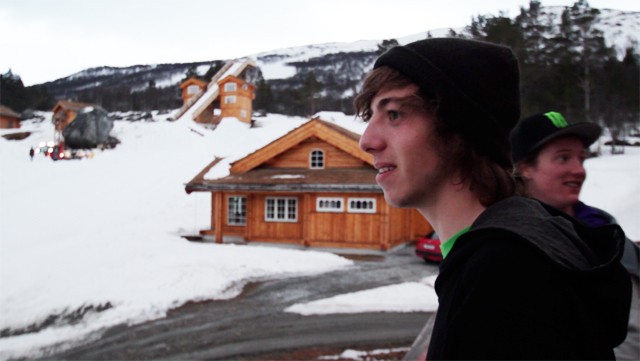 Jeremy avec James arrivent chez Andreas