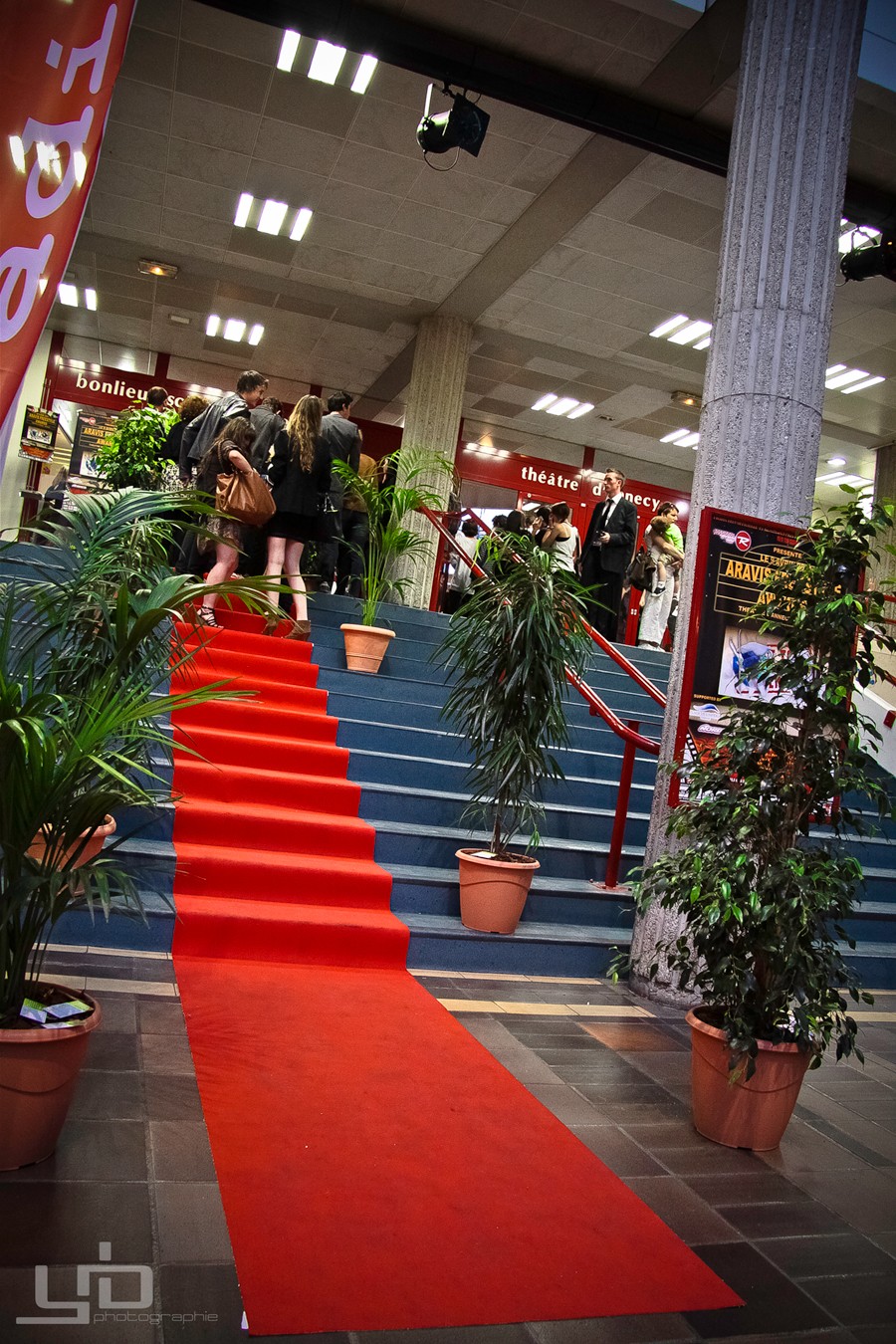 Les marches de Cannes ? Non de Bonlieu...