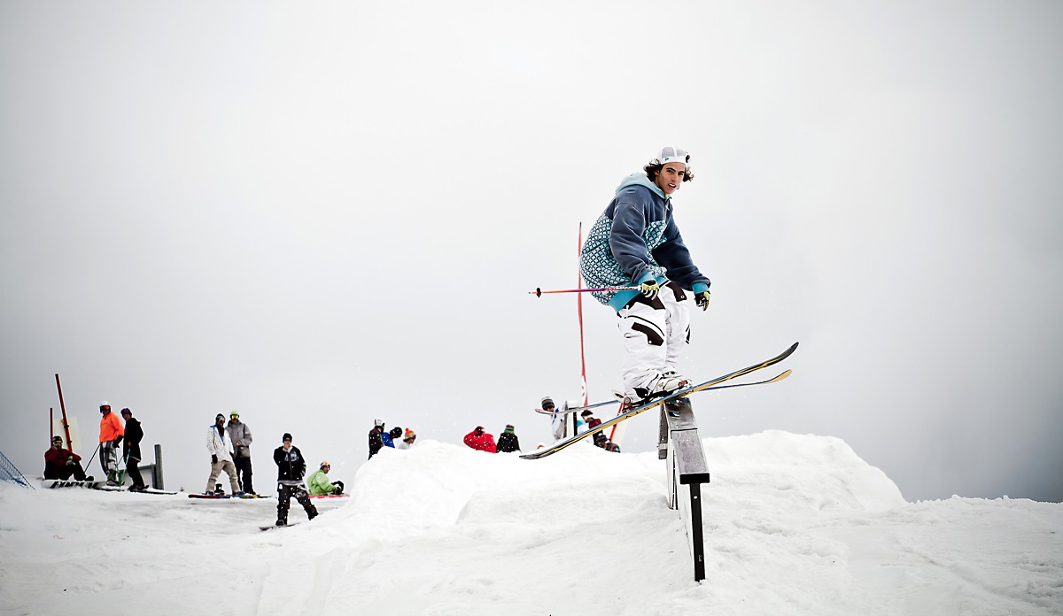 Jaja Bethouart sur les rails en haut du park