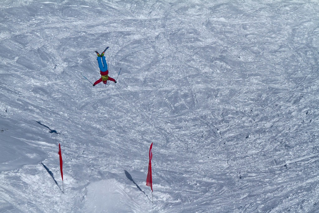 Drew Tabke se satellise en back flip sur le money booter