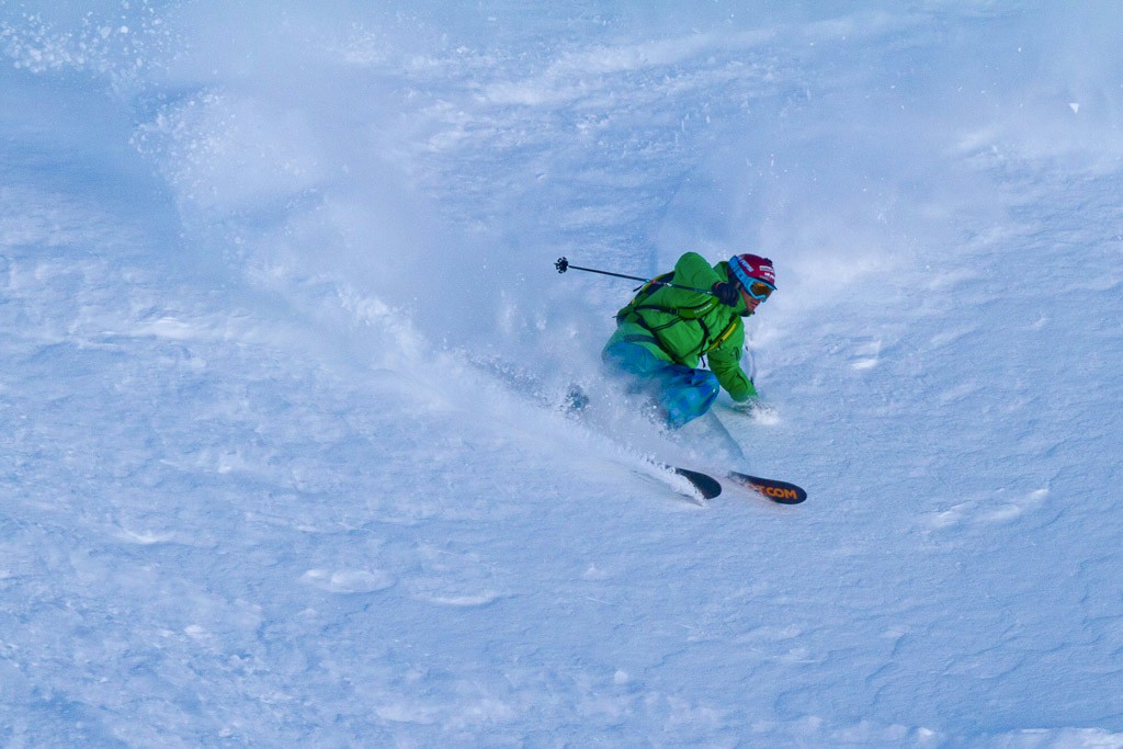 Adrien Coirier trace les derniers patchs de poudre dans la face