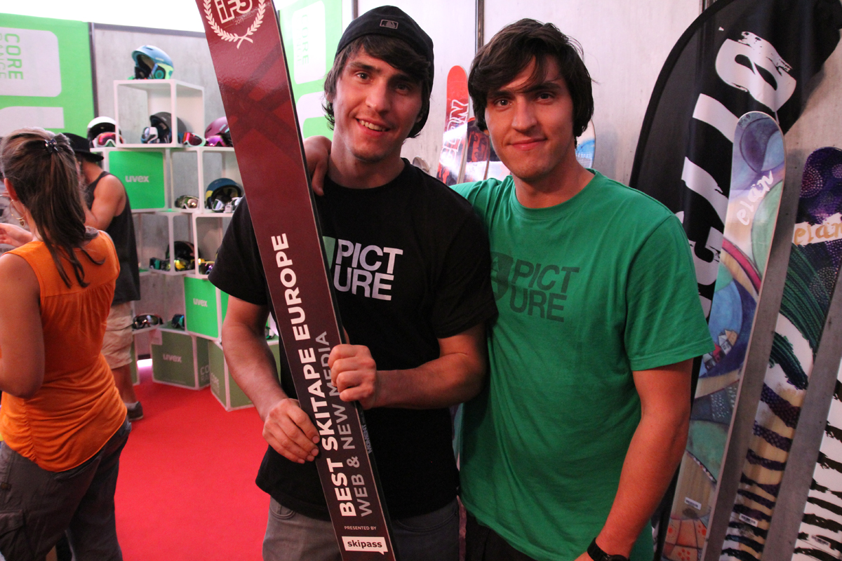 Andy et Sandy Collet sur le stand Elan Dalbello pendant l'IF3 avec la palme-ski de la best skitape