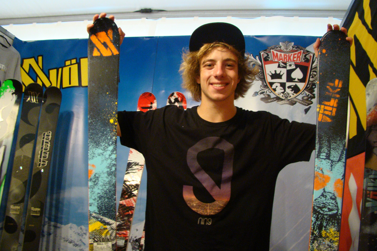 J&eacute;r&eacute;my "Panpan" Pancras est press&eacute; de tester ses nouveaux skis Volkl !