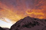 Levés avec le soleil, qui embrase le ciel du Cajon de Maipo de couleurs irréelles...