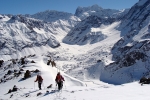 Notre premier vrai sommet andin, le Cerro Morro... ici sur la crête, il fait très chaud, on recherche un couloir où la neige serait bien conservée... en vain !