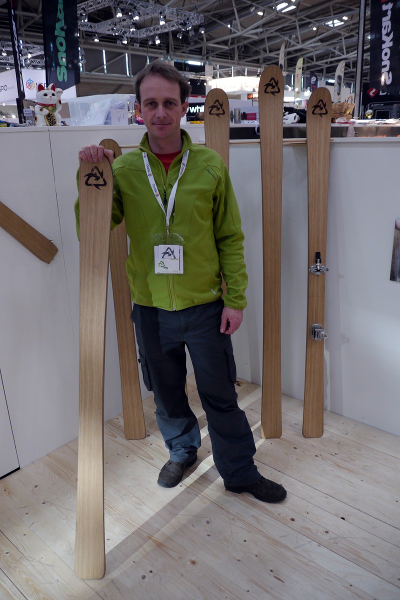 Tom, un Anglais qui fabrique ses skis bio a Chamonix