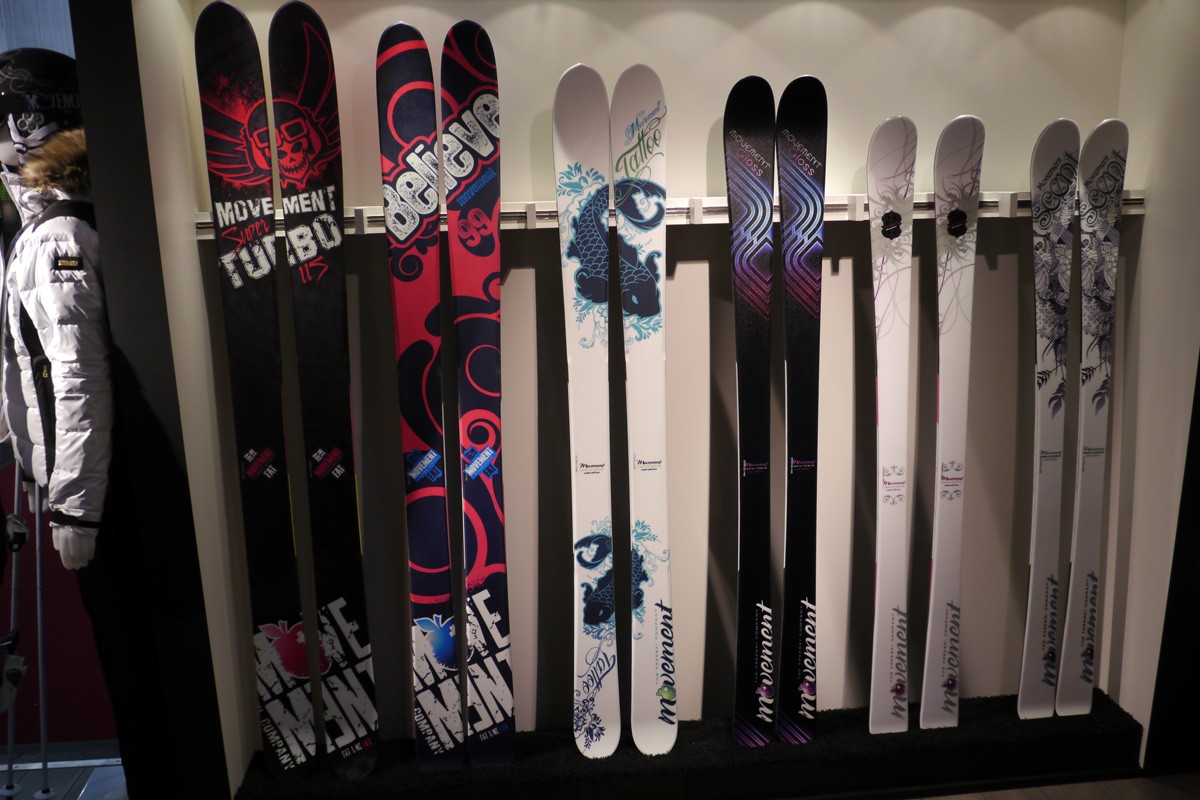 Modeles femmes, du freeride (&agrave; gauche) a la piste (a droite)