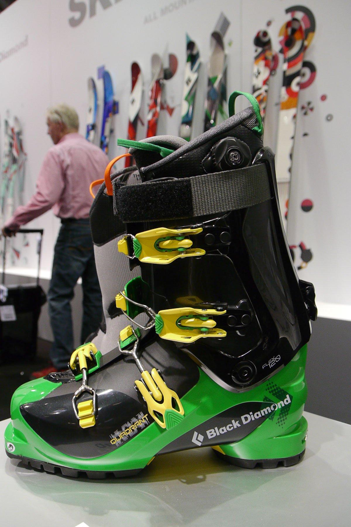 il manque la couleur rouge sur les chaussures de rando de black diamond