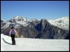 meme endroit, emilie face a l'immensit� de la montagne....
