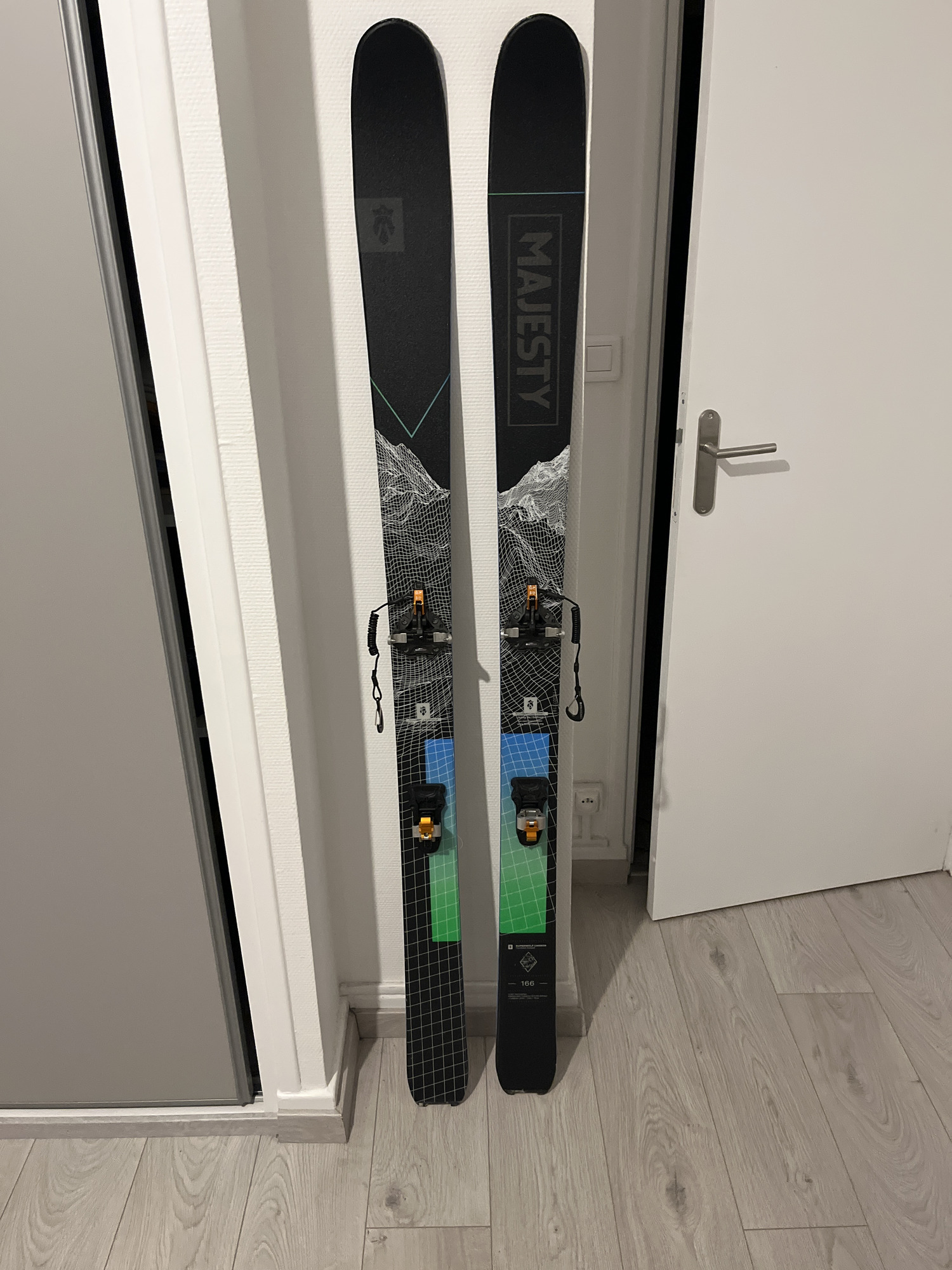 Majesty Superwolf Carbon