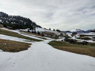 Finir l'année avec des conditions de dévril, neige molle, 10°, herbe,