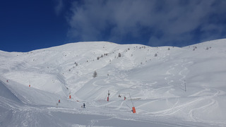 Un d&eacute;tour poudreux de l'autre c&ocirc;t&eacute; de la vall&eacute;e 