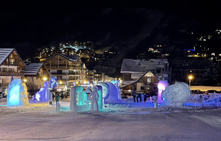 Le vendredi soir &agrave; valloire c&rsquo;est sculpture sur neige 