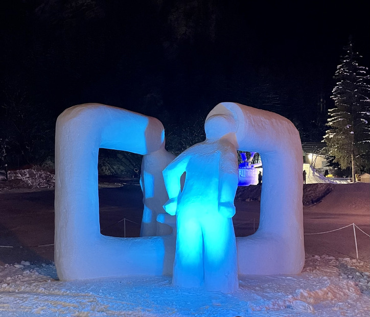 Le vendredi soir à valloire c’est sculpture sur neige 