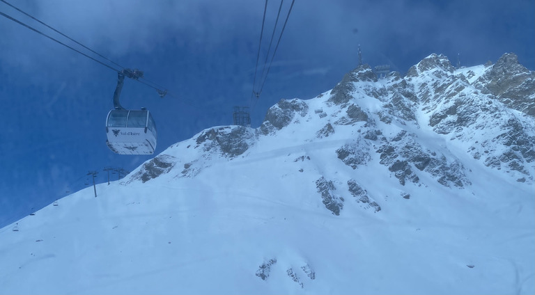 Quelques cm de fraiche du bon ski de piste en perspective