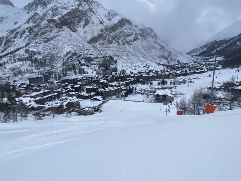 Quelques cm de fraiche du bon ski de piste en perspective