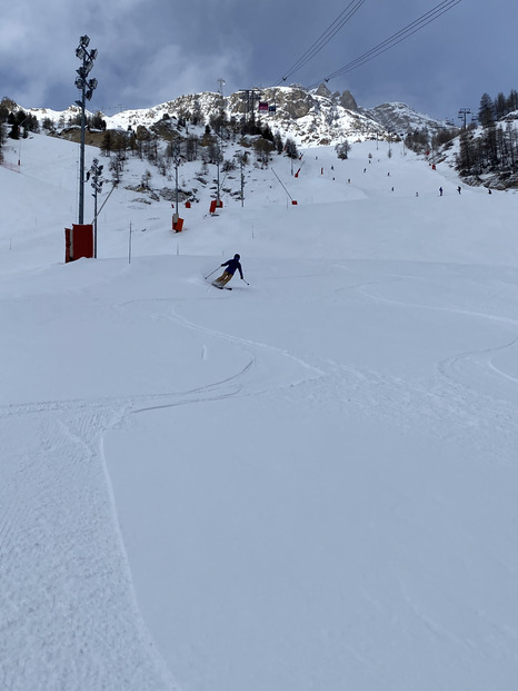 Quelques cm de fraiche du bon ski de piste en perspective