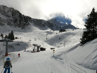 Jour blanc puis grosse éclate dans la neige de printemps à Arêches