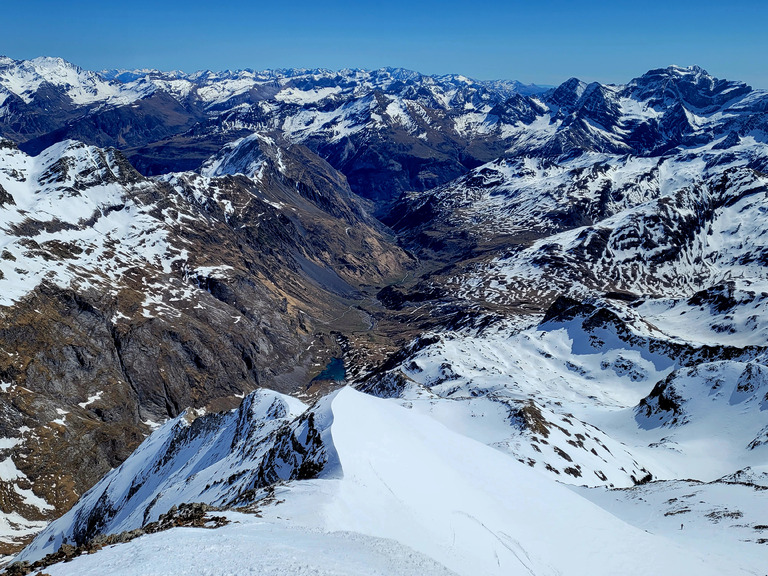 Manifeste contre la réforme de l'hiver au Grand Pic du Tapou (3150 m)