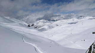 Partie de cache-cache avec les nuages
