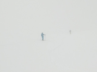 Peuf, nuage et ... chute à Val D'isere