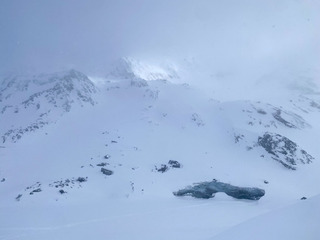 Une Grande première polaire, poudreuse et tempétueuse !