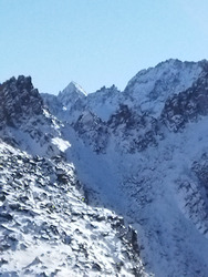 Frigo Pyrénéen avec de la poudreuse 