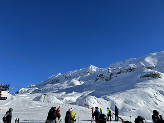 Poudreuse, soleil et coupe du monde de bosses