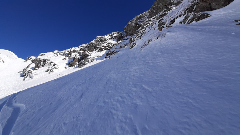 La Balme : un run d'Oisans sauvage avec ses stalactites gelés 😍!