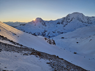 Infâme hors piste, correct sur piste, toujours aussi beau 