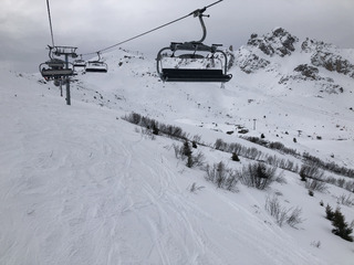 Neige dure et monde… 