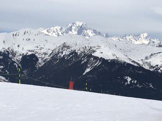 Neige dure et monde… 