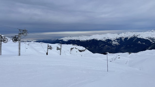 Couleurs grandioses avant les nuages