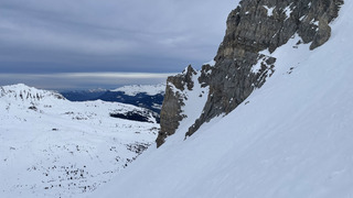 Couleurs grandioses avant les nuages