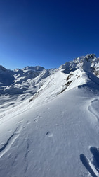 Neige fraîche encore présente 