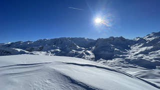 Neige fraîche encore présente 