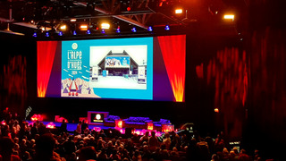 Comme au cinéma : du rêve, du bleu, du brouillard => génial 😍