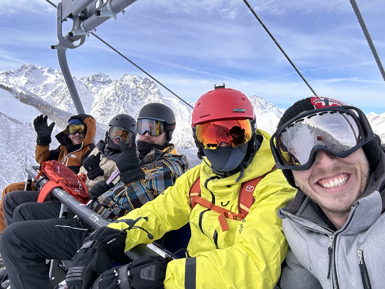 Un Week-end Mémorable à Puy Saint Vincent : Entre Risques d'Avalanche 