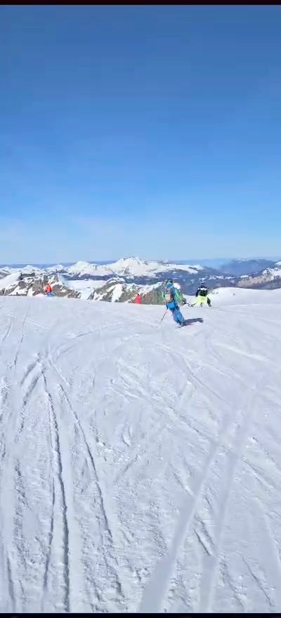 Belle journée de ski en famille 