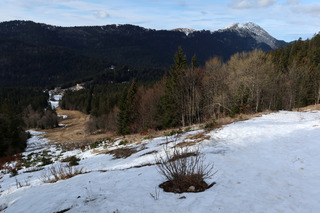 De la boue, de la glace puis une belle moquette d'avril au dessus...