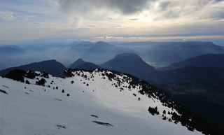 De la boue, de la glace puis une belle moquette d'avril au dessus...