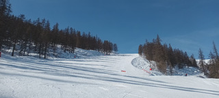 top dans les bosses en neige douce et en carving de printemps 