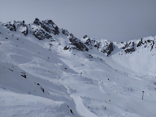 du monde sauf à midi