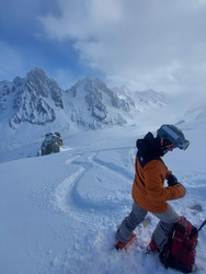 Poudreuse et majestueux glaçons