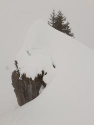 Pas stable sur les pentes peu skiées
