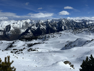 À l’Est pour le soleil …