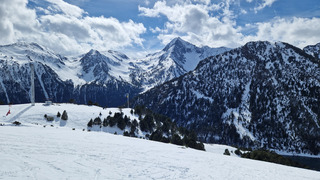 Belles conditions de météo et neige agréable 