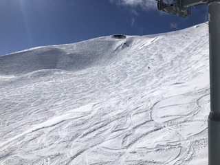Neige de printemps… et peu de damage