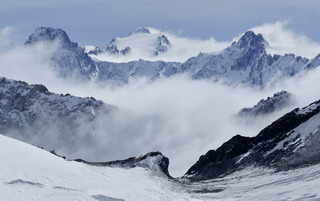 Poudreuse &eacute;ph&eacute;m&egrave;re en bas mais froide et durable en haut 